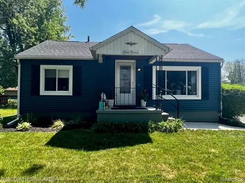 815 Fowler St, Howell, MI 48843