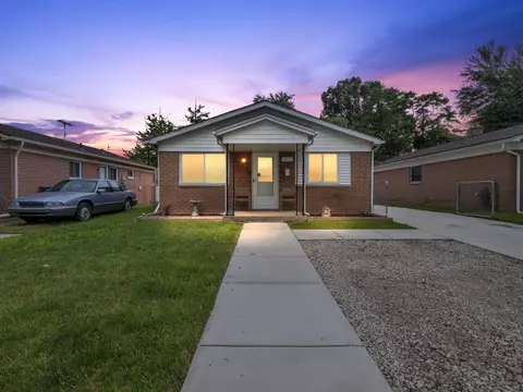 8832 E 14 Mile Rd, Warren, MI 48093