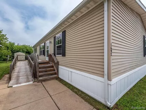 1692 Old Timber Dr, Monroe, MI 48161 photo 1