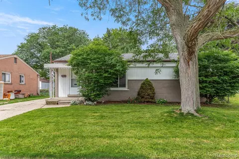8357 Karen St, Westland, MI 48185