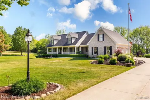 118 Addison Meadows Ct, Leonard, MI 48367
