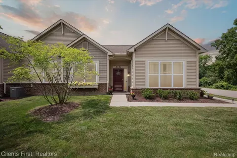 3484 Shepherd Crt Ct N, Canton, MI 48188