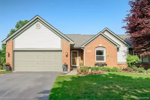 13816 Winding Pond Ln, Belleville, MI 48111
