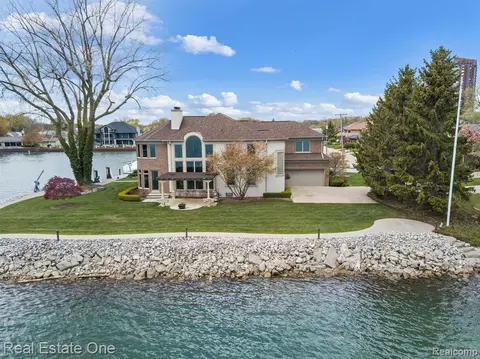 23462 Liberty St, Saint Clair Shores, MI 48080