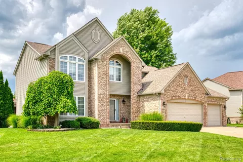 2298 Cobblestone Ln, Genoa, MI 48114