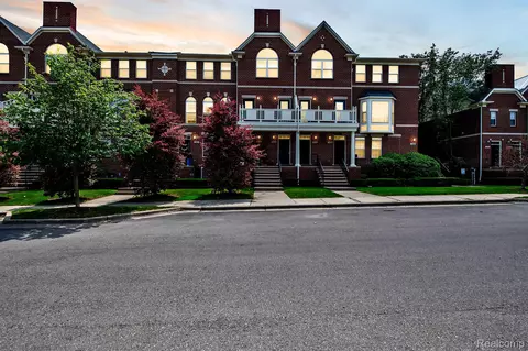 3216 Newbury Pl, Troy, MI 48084