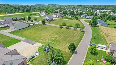 15051 Poberezny, Fenton, MI 48451