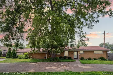 3742 S Merriman Rd, Wayne, MI 48184