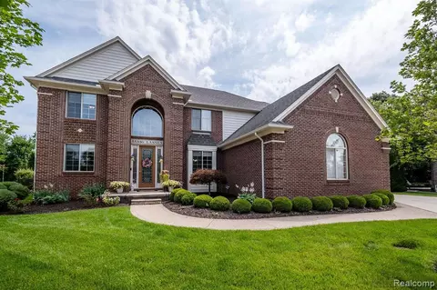 55336 Lassen Dr, Macomb, MI 48042