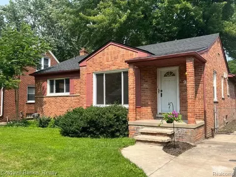 9536 Cavell St, Livonia, MI 48150
