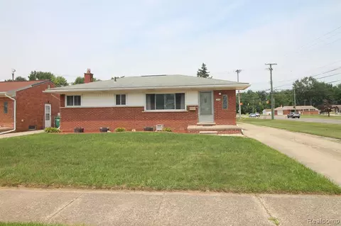 32910 Barton St, Garden City, MI 48135