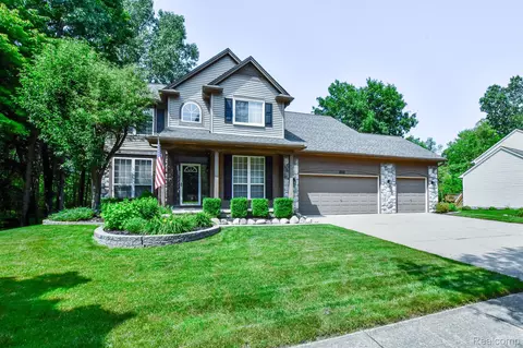 4942 Fairgrove Ln, Commerce, MI 48382