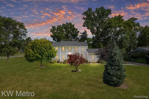 4670 Bantry Dr, West Bloomfield, MI 48322