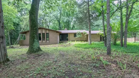7191 Lucy Dr, Dexter, MI 48130