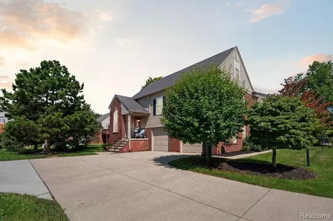 13600 Chinkapin Dr #101, Belleville, MI 48111