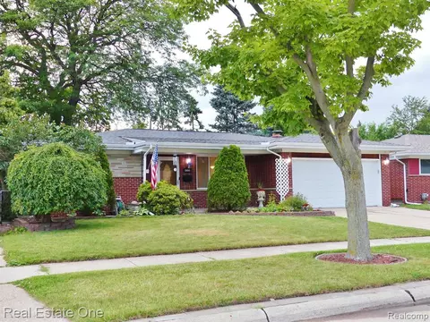 28605 Grobbel Ave, Warren, MI 48092