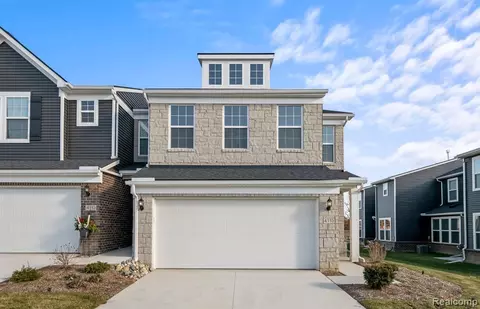 4110 Nottingham Cir, Clarkston, MI 48346
