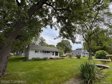 26501 Beamer St, Harrison Township, MI 48045