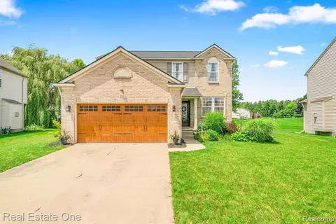9965 W Avondale Cir, Ypsilanti, MI 48198