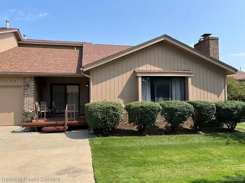 37476 N Laurel Park Dr, Livonia, MI 48152