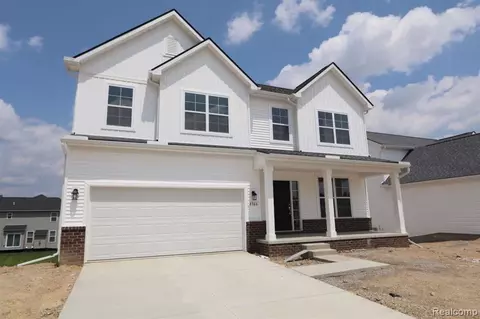 8366 Sandhill Ct, White Lake, MI 48386