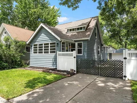 124 W Evelyn Ave, Hazel Park, MI 48030