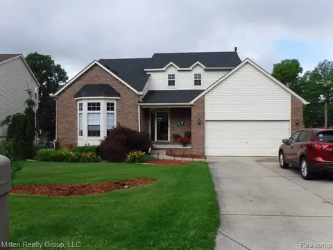 5291 Riverwalk Trl, Commerce Twp, MI 48382