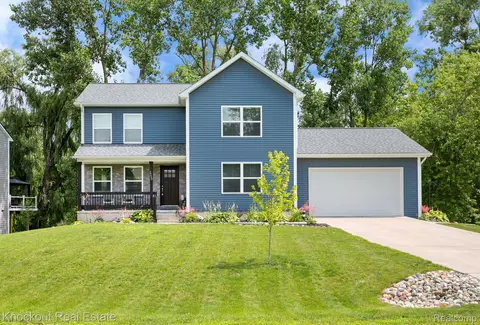 2250 Briar Rdg, Wolverine Lake, MI 48390
