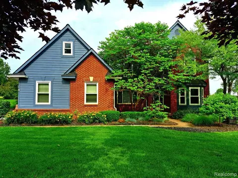 2290 Reidsview E, White Lake, MI 48383