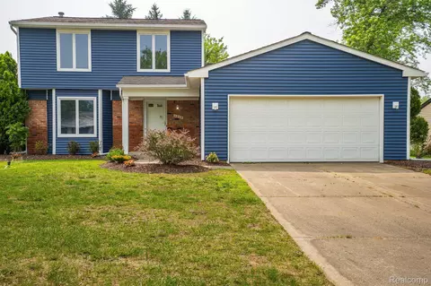 1210 Meadowview Dr, Waterford, MI 48327