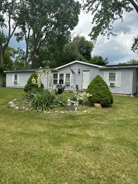 7010 Lewis Rd, Mount Morris, MI 48458