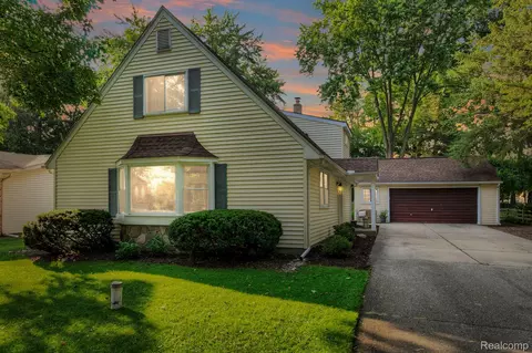 526 John R St, Milford, MI 48381