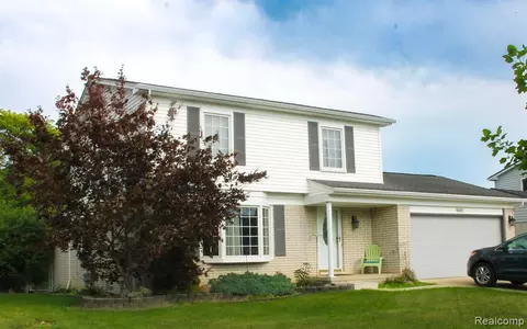 4685 Turner St, Trenton, MI 48183