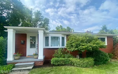 909 1st St, Rochester, MI 48307