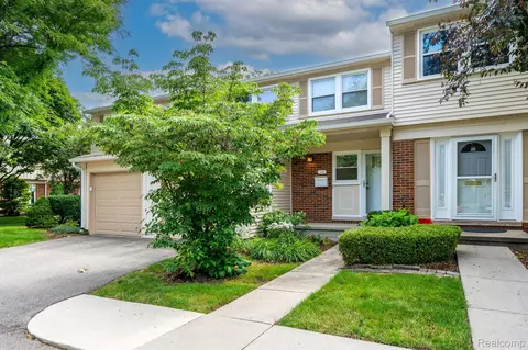 1781 Brentwood Dr, Troy, MI 48098