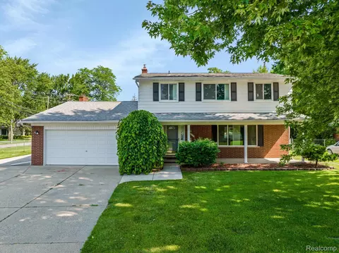 23415 Denton St, Clinton Township, MI 48036