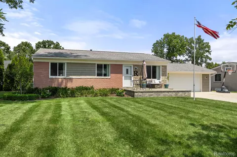 27443 Wyly St, Chesterfield, MI 48047