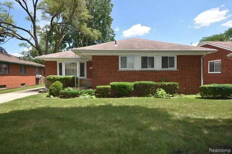 21740 Gardner St, Oak Park, MI 48237
