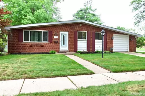 8937 Harvey St, Livonia, MI 48150