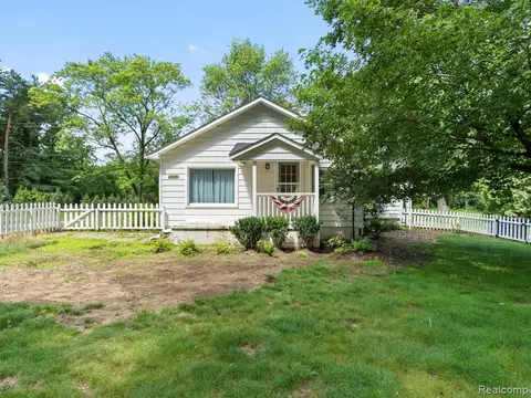 7785 Allen Rd, Clarkston, MI 48348