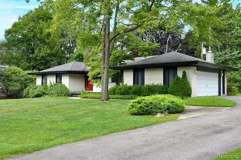 6994 Sandalwood Dr, Bloomfield Hills, MI 48301