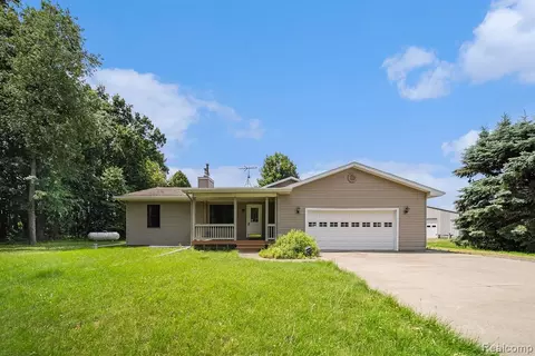 13692 Upton Rd, Bath, MI 48808