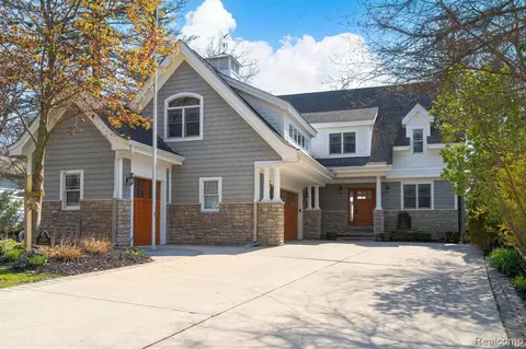 4589 Edgewood Dr, Clarkston, MI 48346