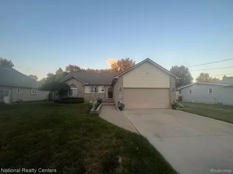 37364 Dundee St, Sterling Heights, MI 48310