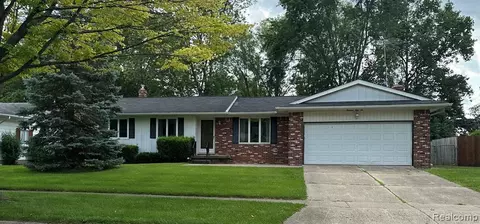 1356 Robinwood Dr, Flushing, MI 48433
