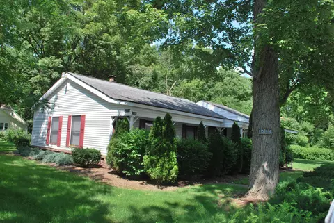 1586 Ridge Rd, Superior, MI 48198