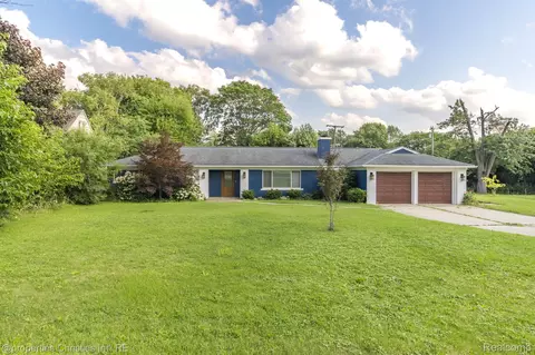 176 Barrington Rd, Bloomfield Township, MI 48302