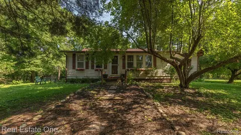2531 7 Mile Rd, South Lyon, MI 48178