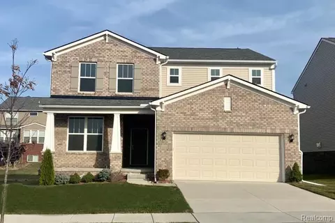 5105 Shoreham Cir, Clarkston, MI 48346