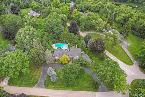 900 Timberlake Dr, Bloomfield Hills, MI 48302